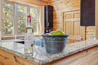 Romantic Cabin with Spa Amenities near Helen GA - Cornelia - 5