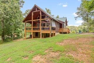 Romantic Cabin w Rain Shower & Spa Tub - Cornelia - 4