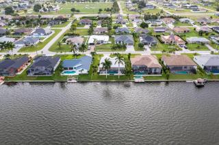 Waterfront EsCape Villa - Cape Coral - 1
