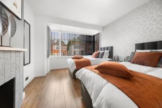 Quality 3-BR Home, Driveway, Sky-TV Included - Meanwood - 9