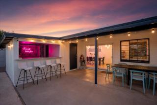 Girls Getaway Haven Outdoor Bar w Pool & Hot Tub - Scottsdale - 3
