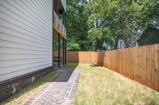 Unwind in a Modern Suite in Summerhill-Peoplestown - 4