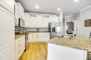 Biloxi Condo with Community Pool about Half-Mi to Beach! - 4