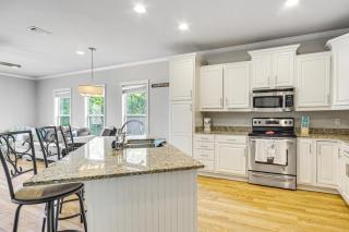 Biloxi Condo with Community Pool about Half-Mi to Beach! - 3