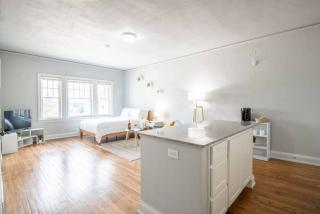 VIBES ON MAIN - Modern Chic Studio in Downtown - Peoria - 5