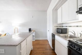 VIBES ON MAIN - Modern Chic Studio in Downtown - Peoria - 1