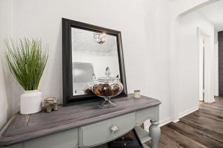 Suburban Sanctuary 3BD Perfect for Long Stays - 8