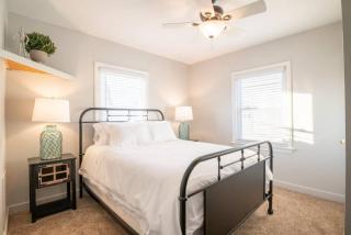 ABODE ON ATLANTIC - Spacious 2BD in the Heights - Peoria - 3