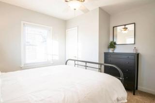 ABODE ON ATLANTIC - Spacious 2BD in the Heights - Peoria - 1
