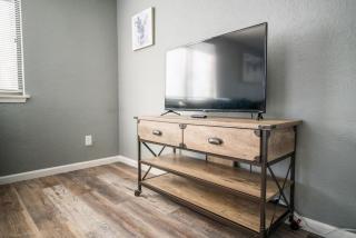 WOOD INN Cozy 2BD over the bridge - 3