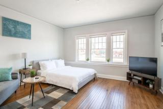 CITY VIBES - Modern Suite in the heart of Downtown - 9