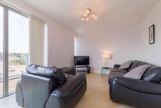 Modern 2 bedroom penthouse with free parking - Stirling - 5