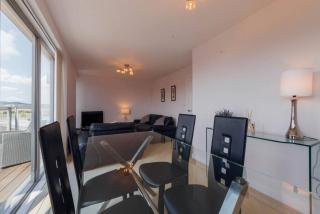 Modern 2 bedroom penthouse with free parking - Stirling - 3