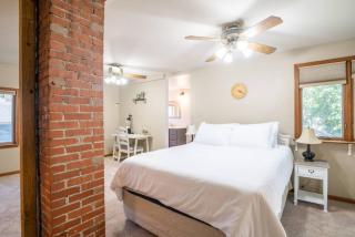 HEIGHTS HOMESTEAD - a farmhouse style cottage - Peoria - 9