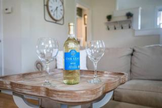 HEIGHTS HOMESTEAD - a farmhouse style cottage - Peoria - 3
