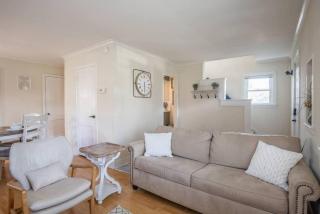 HEIGHTS HOMESTEAD - a farmhouse style cottage - Peoria - 1