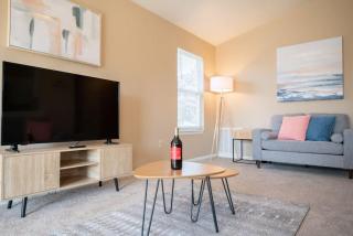 GRAUHAUS Tasteful 3BD with KING bed in Pekin - Pekin - 0