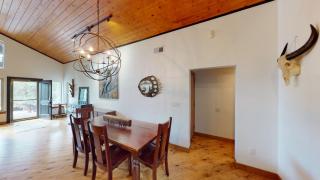 Torreon Cozy Cabin, Decks, BBQ, 4Bedroom, Sleeps 8 - 2