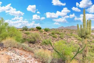 Stunning Secluded Ranch, Sleeps 8, Pool and Jacuzzi - Fountain Hills - 3