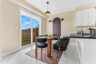 Spacious Family Getaway Near Nature & Dining - Cambridge - 9