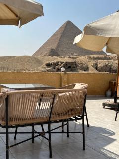 Tamara Front Pyramids & Valley Temple View - Il Cairo - 2