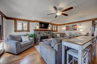 Pet-Friendly Haven: Near Parks + 5 Min to Downtown - 7