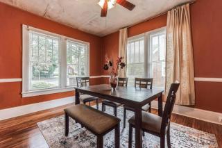 Spacious & Stylish 4BR w Fireplace-Up to 12 people - Charlotte - 5