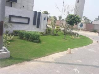 Comfort house Dha Phase 7 near Raya & AirPort 1 kanal full house - Lahore - 1