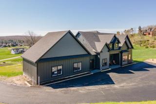 The Crooked Oak Lodge Deep Creek Indoor Pool-Hot Tub-Dogs Welcome - - 1