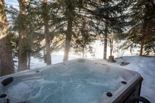 Amazing Pineview Hideaway with Hot Tub and Stunning Views - Ski/Lake Village Condominium - 6