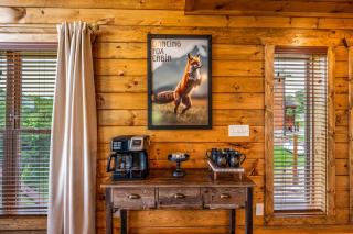 New 2BR with Loft Cabin by Parkway, Gatlinburg & GSMNP - Sevierville - 2