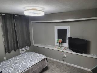 Stunning 2 bedroom and 2 bath mobile home - - 8