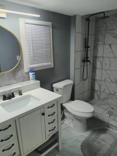 Stunning 2 bedroom and 2 bath mobile home - - 2