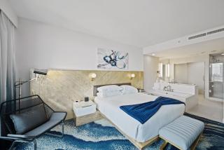 Luxury 2BR 2BA with Resort Amenities and Beach Access - Fort Lauderdale - 3