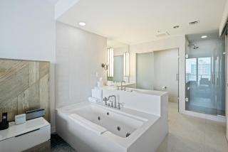 Luxury 2BR 2BA with Resort Amenities and Beach Access - Fort Lauderdale - 1