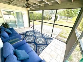 Stylish-N-Private 1BR Retreat 2 Miles to LegoLand - 4