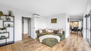 Opuke House- Free Parking- Lake views- BBQ- Spa - 2