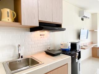 Simply Look Studio at Pollux Chadstone Apartment By Travelio - Cikarang - 4