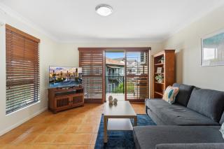 Charming 2-Bed Apartment with City Views - Brisbane - 5