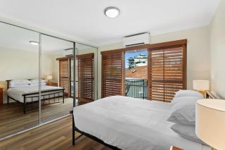 Charming 2-Bed Apartment with City Views - Brisbane - 4