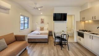 Deniliquin Riverside Caravan Park - 1