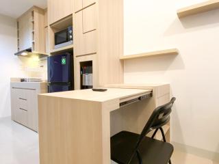 Modern Look 1BR Vasanta Innopark Apartment By Travelio - 7
