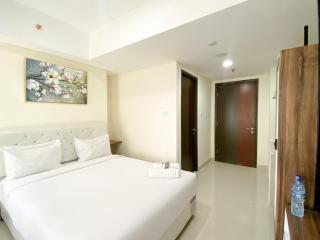 Homey and Cozy Stay Studio Room Pollux Chadstone Apartment By Travelio - Cikarang - 7