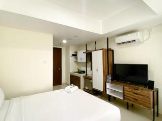 Homey and Cozy Stay Studio Room Pollux Chadstone Apartment By Travelio - Cikarang - 6
