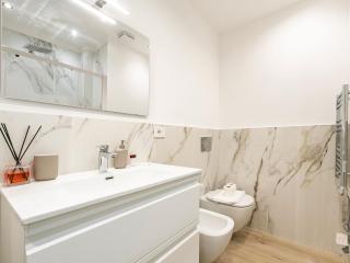 Charming Apartment 230m from Isola M5 - Milan - 3