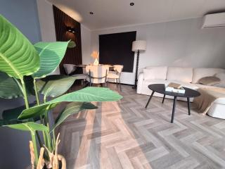 'Relax Lodge Sea' - Wellness lodge in Zeeland - Private Sauna - Airco - Garden - Outdoor Swimming pool - Free Wifi, Towels & Bed linen - heinkenszand - 2