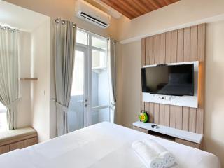 Modern Studio at Vasanta Innopark Apartment By Travelio - Cikarang - 4