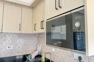 Spacious 1Bedroom Apartment in Muyenga with Pool - Muyenga - 9