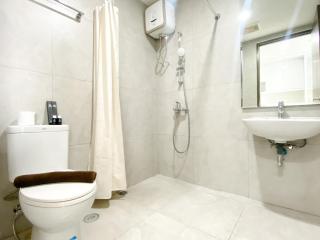 Modern Look Studio at Pollux Chadstone Apartment By Travelio - 1