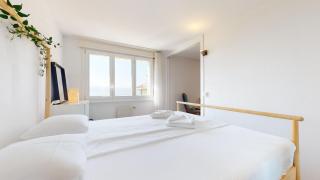 One-bedroom apartment with lake view - 6